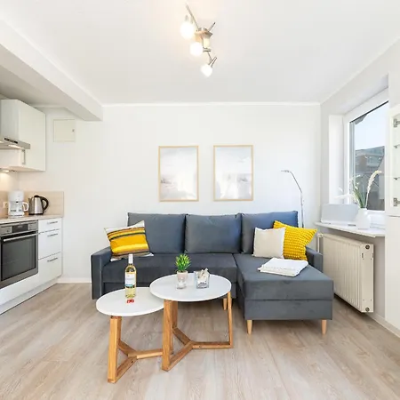 M4 - Apartmenthaus Marienburger Str 4 - Feriendomizil Hollich * Groemitz